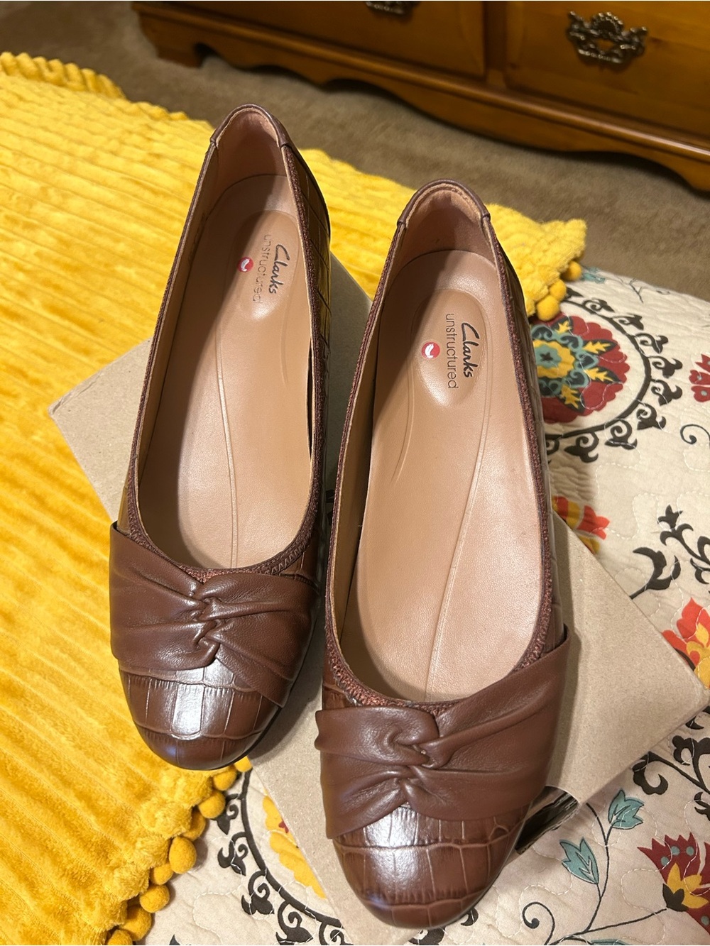 Clarks Brown Leather Knot-Front Women's Flats